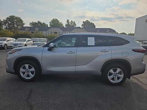2024 Toyota Highlander LE