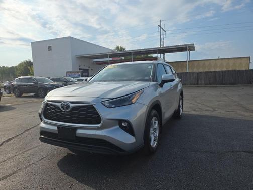 2024 Toyota Highlander LE