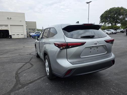 2024 Toyota Highlander LE