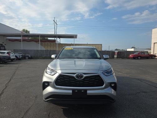 2024 Toyota Highlander LE