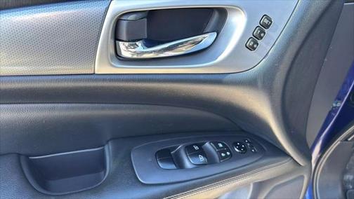 2017 Nissan Pathfinder SL