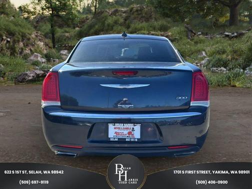 2016 Chrysler 300 Limited