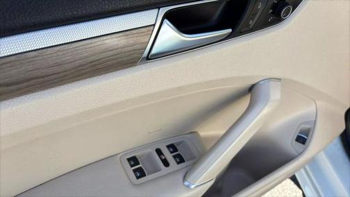 2017 Volkswagen Passat 1.8T SE
