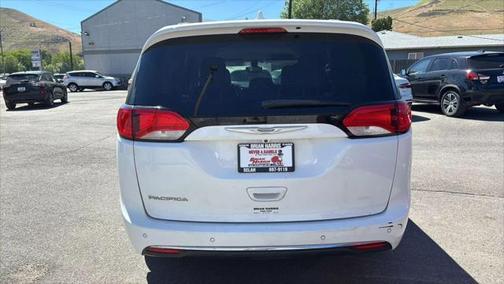 2017 Chrysler Pacifica Touring-L