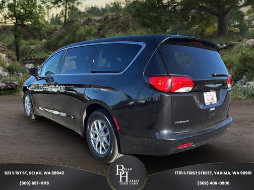 2022 Chrysler Voyager LX