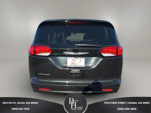 2022 Chrysler Voyager LX