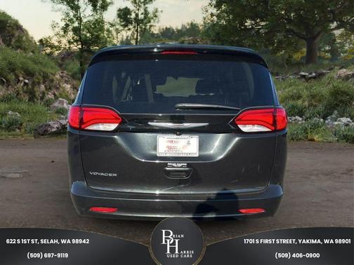 2022 Chrysler Voyager LX