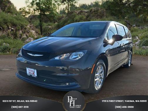 2022 Chrysler Voyager LX