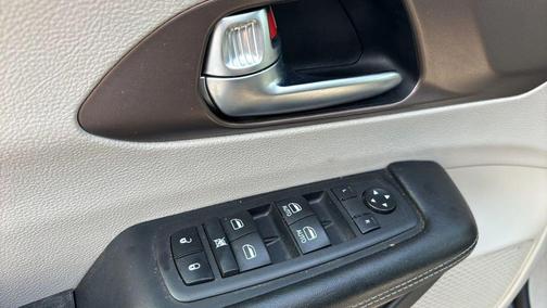 2021 Chrysler Voyager LXI