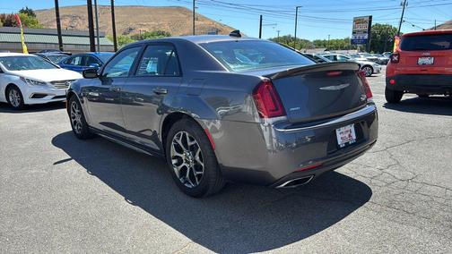 2018 Chrysler 300 S
