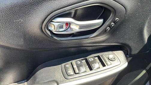 2017 Jeep Cherokee Sport
