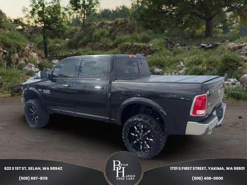 Brilliant Black Crystal Pearl 2017 RAM 1500 Laramie