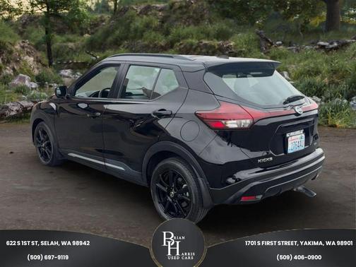 Super Black 2021 Nissan Kicks SR