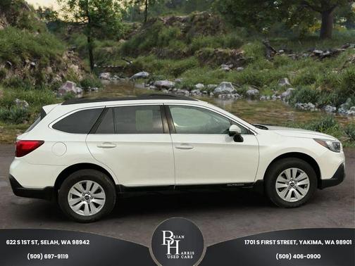 Crystal White Pearl 2018 Subaru Outback 2.5i Premium