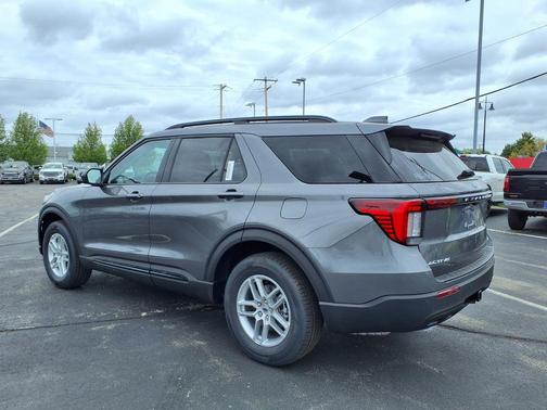 CARBONIZED GRAY METALLIC 2026 Ford Explorer Active