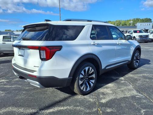 2025 Ford Explorer Platinum