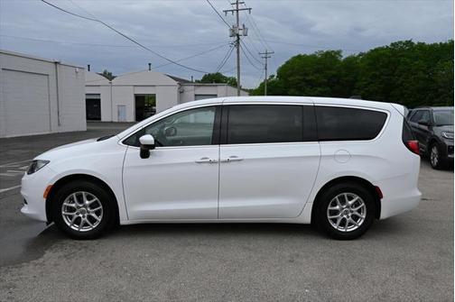 2022 Chrysler Voyager LX