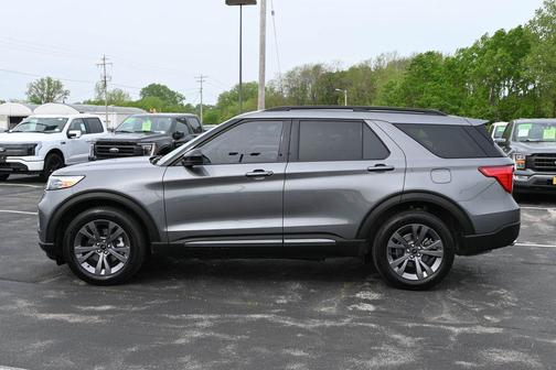 CARBONIZED GRAY METALLIC 2024 Ford Explorer XLT