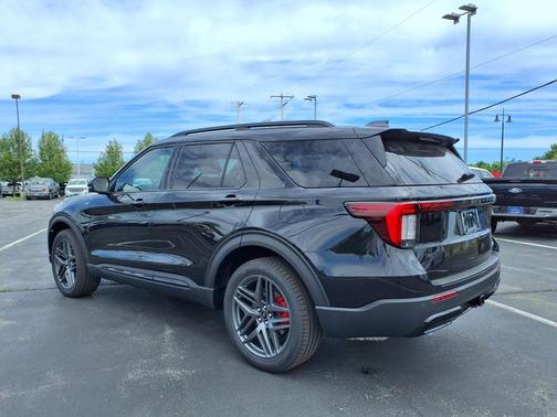 AGATE BLACK METALLIC 2026 Ford Explorer ST-Line