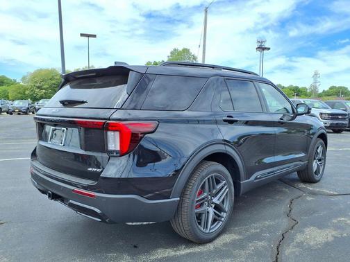 AGATE BLACK METALLIC 2026 Ford Explorer ST-Line