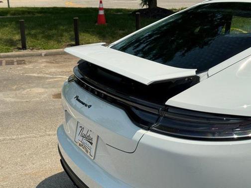 2023 Porsche Panamera 4 Platinum Edition