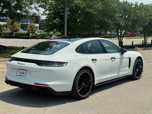 2023 Porsche Panamera 4 Platinum Edition
