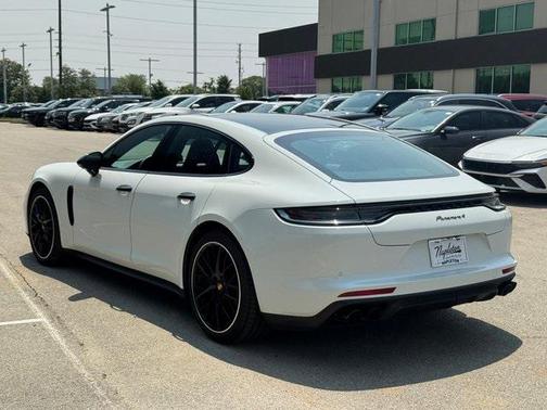 2023 Porsche Panamera 4 Platinum Edition