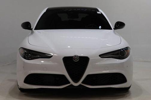 Alfa White 2023 Alfa Romeo Giulia Veloce AWD