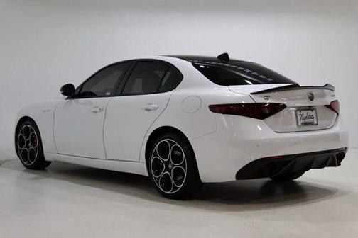 Alfa White 2023 Alfa Romeo Giulia Veloce AWD