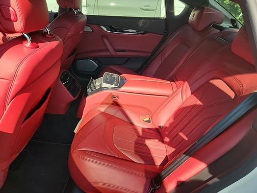 2022 Maserati Quattroporte Modena Q4