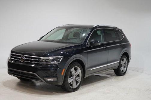 Deep Black Pearl Metallic 2018 Volkswagen Tiguan 2.0T SEL