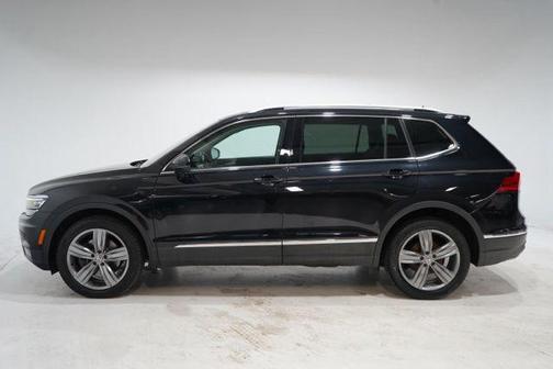 Deep Black Pearl Metallic 2018 Volkswagen Tiguan 2.0T SEL