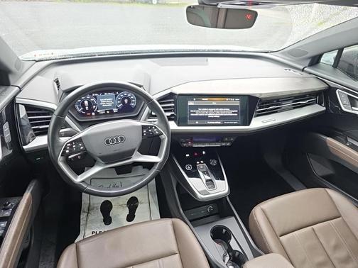 Pebble Gray 2022 Audi e-tron Premium