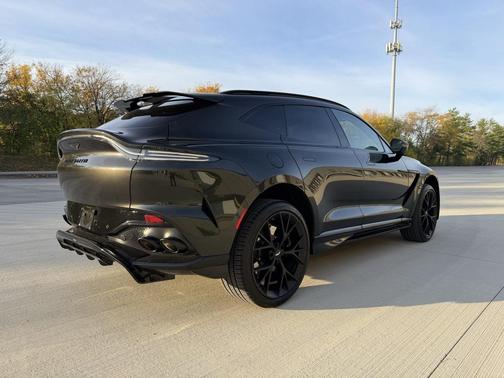 2025 Aston Martin DBX 707