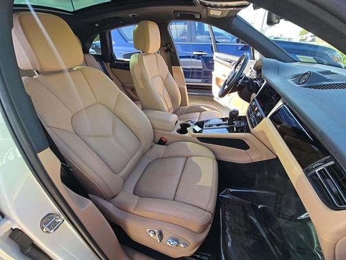 2023 Porsche Macan T