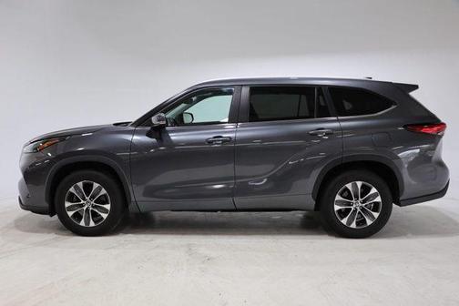 Magnetic Gray Metallic 2023 Toyota Highlander XLE