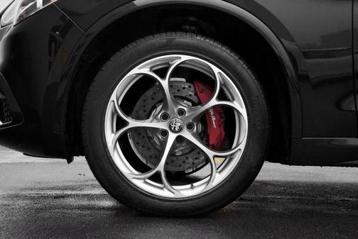 Photo 5 of 30 of 2019 Alfa Romeo Stelvio Quadrifoglio