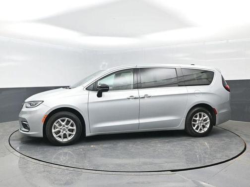 2024 Chrysler Pacifica Touring-L