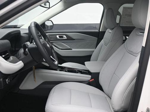 Star White 2026 Ford Explorer Platinum