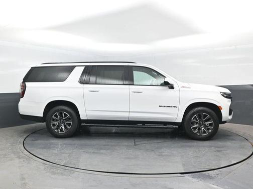 Summit White 2021 Chevrolet Suburban Z71