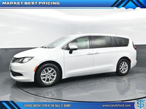 2023 Chrysler Voyager LX