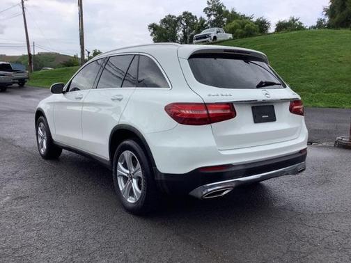 Photo 4 of 21 of 2018 Mercedes-Benz GLC 300 Base 4MATIC