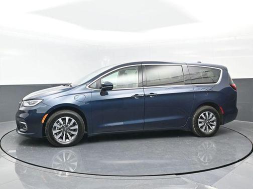 2022 Chrysler Pacifica Hybrid Touring L