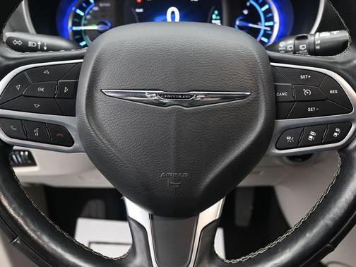 2022 Chrysler Pacifica Hybrid Touring L