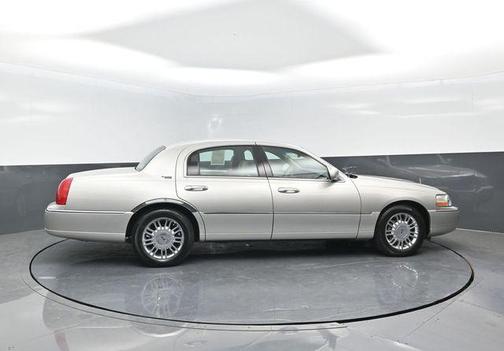 2006 Lincoln Town Car Signature Limited