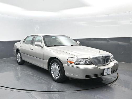 2006 Lincoln Town Car Signature Limited