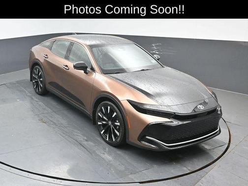 Bronze 2023 Toyota Crown Platinum