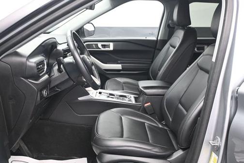 ICONIC SILVER METALLIC 2024 Ford Explorer XLT