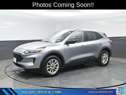 Silver Metallic 2022 Ford Escape SE