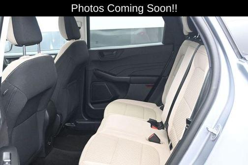 Silver Metallic 2022 Ford Escape SE